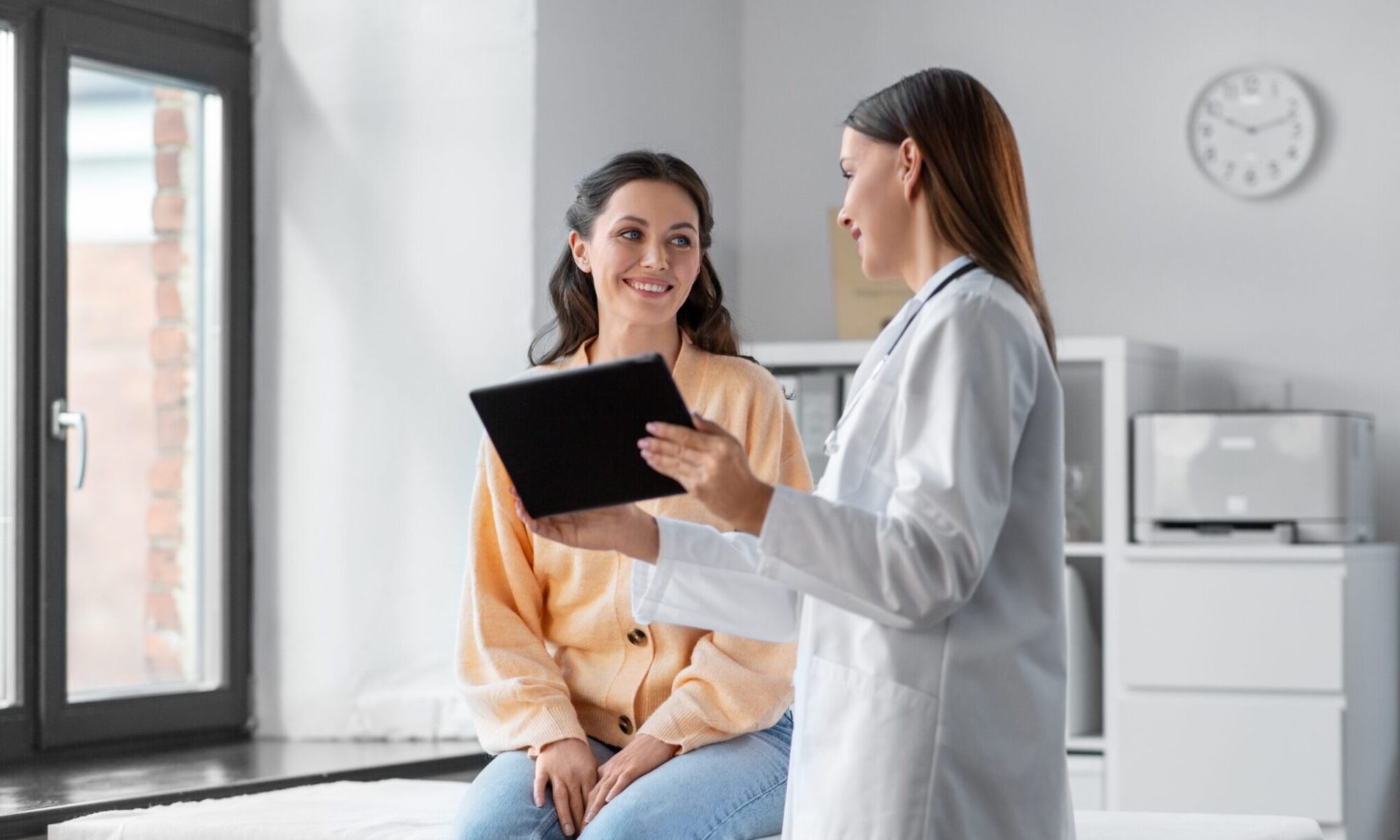 Doctor seeing patient at urgent care
